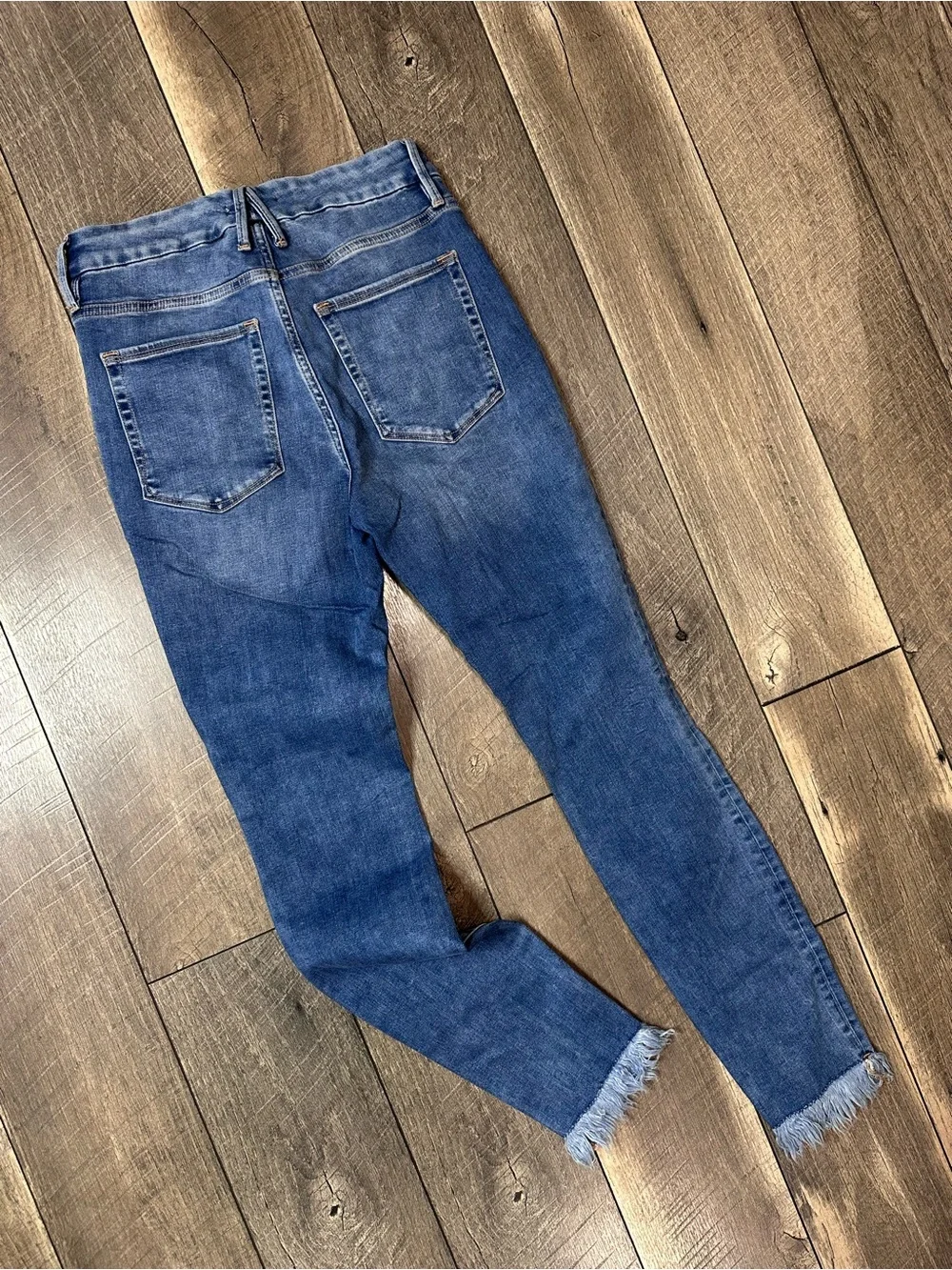 Good American Good Legs Raw Hem Ankle Skinny Jeans - Picture 8 of 8